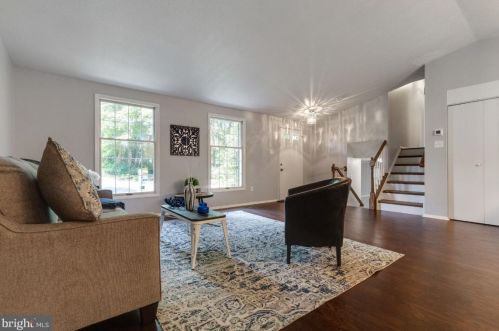 8467 Falling Leaf Rd, Springfield VA  22153-2503 exterior