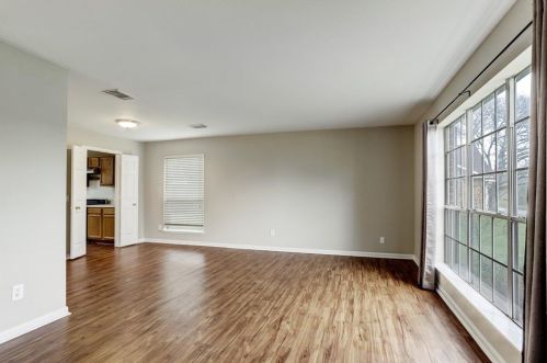 320 Meadowlark Cir, Sealy, TX 77474-4118