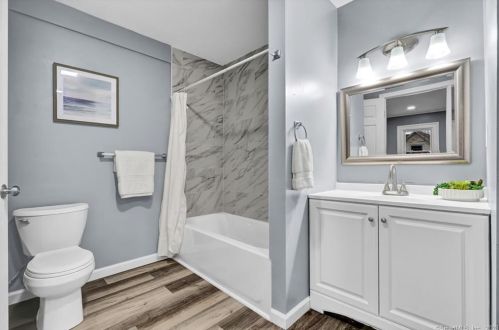 77 Chestnut St, Middletown CT  06457-3801 exterior