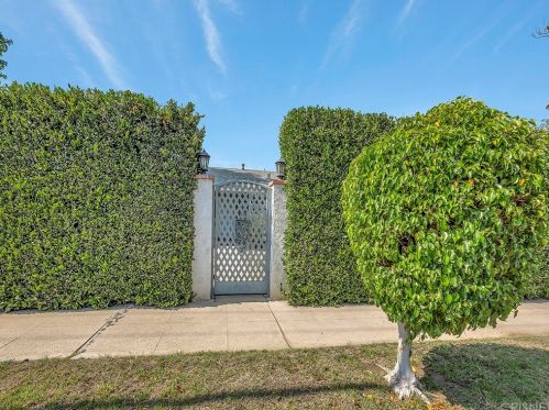 13463 Magnolia Blvd, Van Nuys, CA 91423-1534