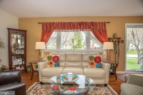 2511 Dean Dr, Wilmington DE  19808-3313 exterior