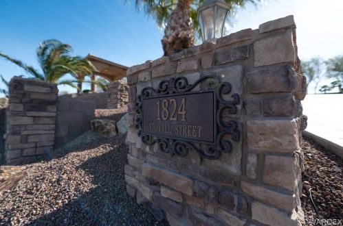 1824 Stovall St, Bullhead City, AZ 86442-8818