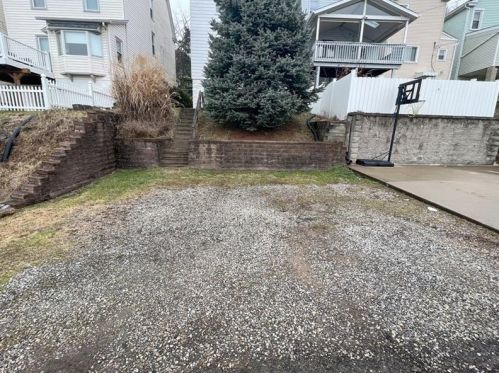 77 Berry St, Pittsburgh PA 15205-2208 exterior