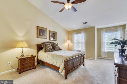 527 Rugby Ct, Purcellville VA  20132-3415 exterior