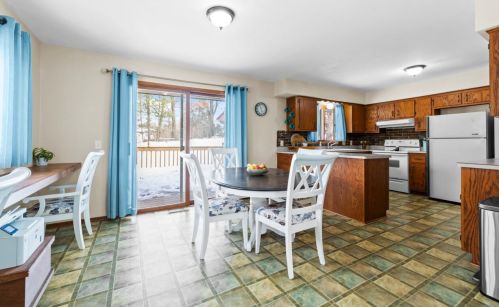 712 Coventry Ln, Chenequa, WI 53029-2610