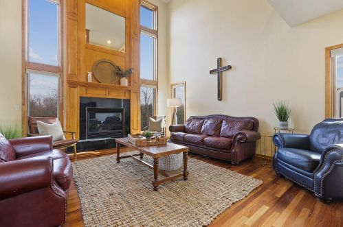 517 Cassie Lynn Ln, Oconomowoc, WI 53066-6513