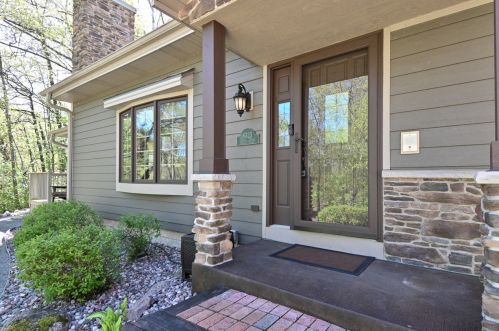 6325 Crane Ct, Waterford, WI 53185-2567