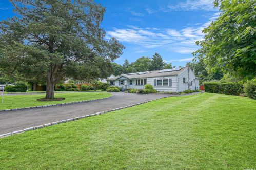 48 Ridgewood Ave, Central Islip, NY 11722-1028