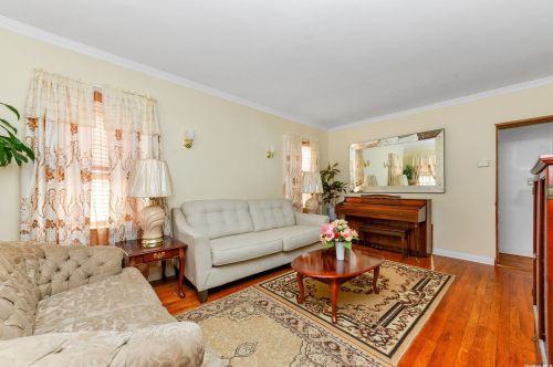 88-45 209th St, Jamaica, NY 11427-1009