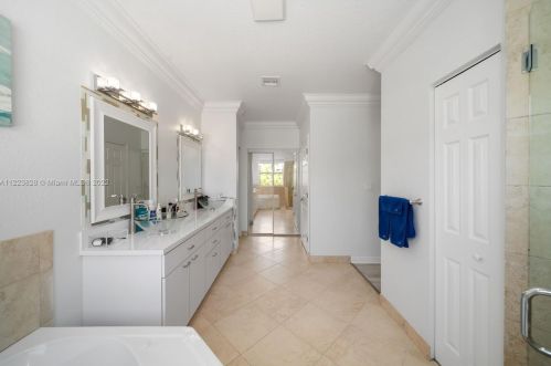 211 15th St, Dania Beach FL  33004-4244 exterior