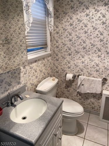 24 Hartley Pl, Bayonne NJ  07002-1210 exterior
