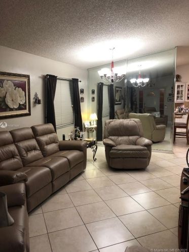 3195 72nd St, Hialeah, FL 33018-5223