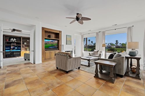 56430 Muirfield Vlg, La Quinta CA  92253-7648 exterior