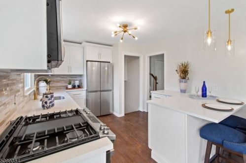 57 Post Rd, Clark, NJ 07066-2308