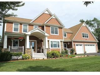 7 Saint Louis Ave, Bristol, RI 02809-4611