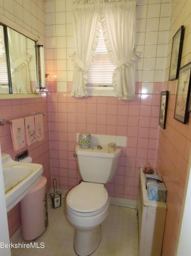 19 Elm St, Adams MA 01220-2159 exterior