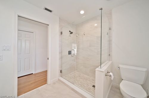 220 Palm Lk Dr, Sanibel FL 33957-5601 exterior