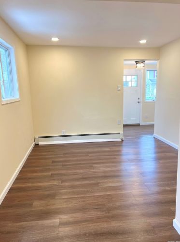 41 Bedford St, Wheatley Heights NY  11798-3903 exterior