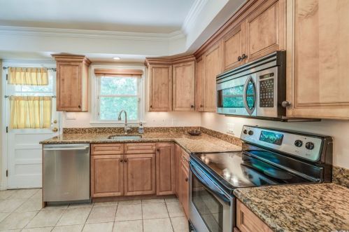 9 Doris Ct, Northport NY  11768-2000 exterior