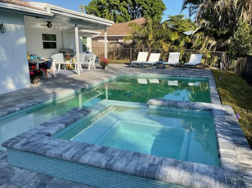 1618 Forest Lakes Blvd, Naples, FL 34105-2280