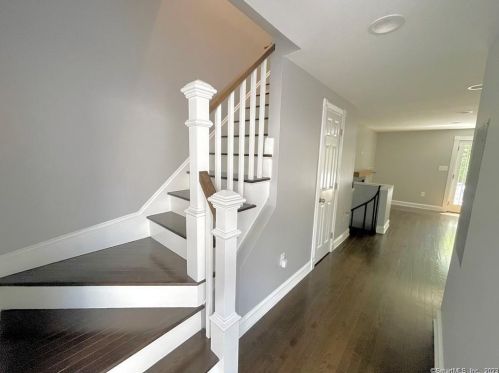 35 Seaside Ave, Stamford, CT 06902-4348