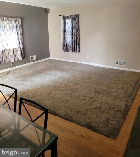 10 Varmar Dr, New Castle DE  19720-2036 exterior