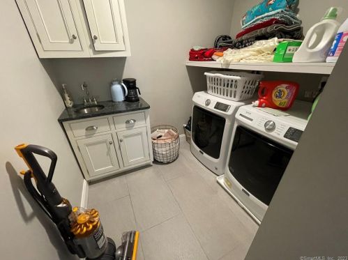 269 Valley Ave, Bridgeport CT  06606-3756 exterior