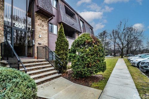 823 Woodmill Dr, East Windsor, NJ 08512-2518