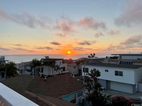 2215 Bayview Dr, Manhattan Beach CA  90266-4453 exterior