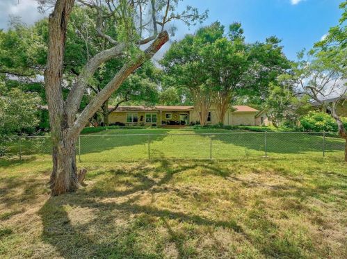 5807 Bullard Dr, Austin TX 78757-4400 exterior