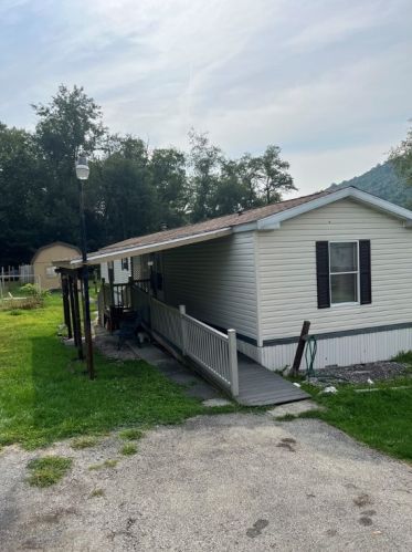 102 High St, Robinson, PA 15949-9401