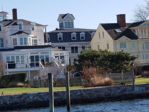 93 Water St, Stonington CT  06378-1463 exterior