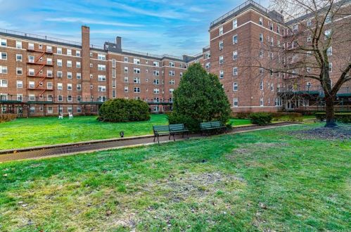 5410 Netherland Ave, Bronx, NY 10471-2302