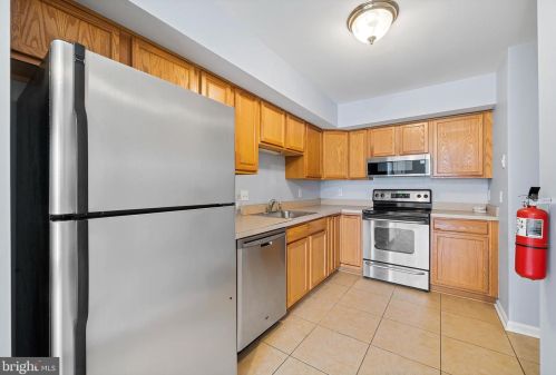 702 Middleton Pl, Norristown, PA 19403-2837