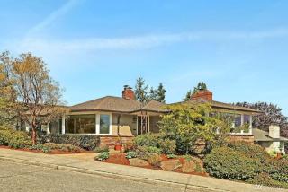 2668 Bishop Pl, Seattle WA  98199-3122 exterior
