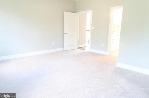 7016 Ridgeway Dr, Springfield VA  22150-3028 exterior