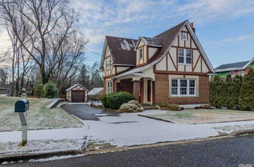 7 Troy Ct, Northport, NY 11768-2109