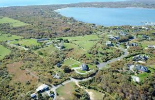 31 Startop Dr, Hither Plains, NY 11954-5220