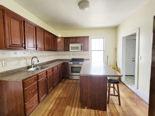 240 Gallatin St, Providence RI  02907-1906 exterior