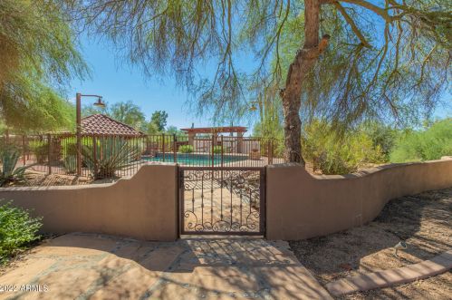 7839 Dixileta Dr, Scottsdale AZ exterior