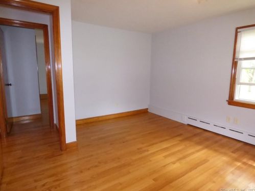 6 Ridgeland Cir, Wallingford CT  06492-2121 exterior