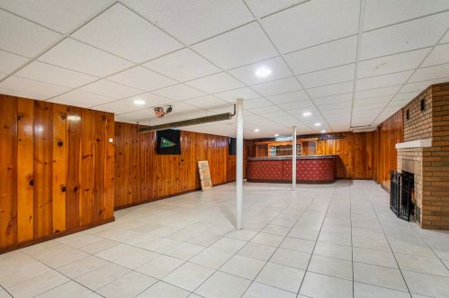 908 Grove St, Mishawaka IN  46545-6054 exterior