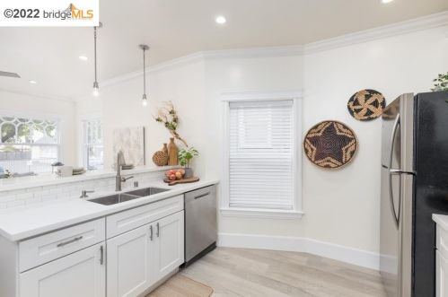 534 25th St, Oakland CA  94606-4145 exterior