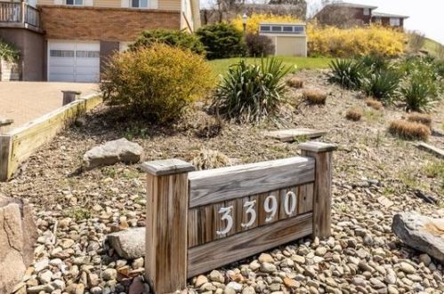 3390 Columbia Dr, Pittsburgh, PA 15234-2531