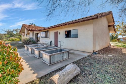 30643 Rolling Hl Dr, Valley Center CA 92082-3350 exterior