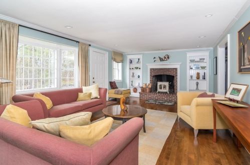 72 Hollis St, Sherborn, MA 01770-1252