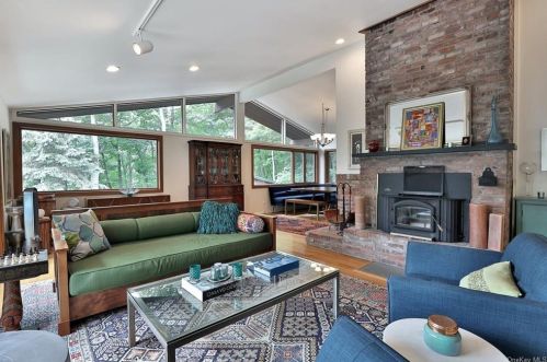 68 Spice Bush Ln, Tuxedo Park NY  10987-3518 exterior