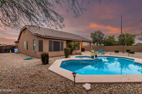 3890 Ashley Dr, Chandler AZ 85249-5261 exterior