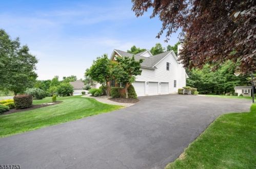 74 Briarwood Dr, Warren, NJ 07059-2727