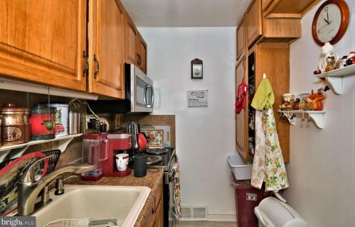 7221 Erdrick St, Philadelphia PA 19135-1014 exterior